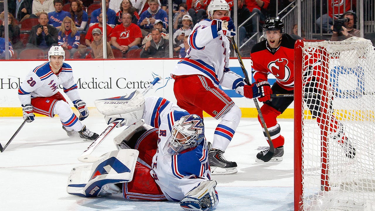 Lundqvist sets Rangers shutout record by blanking Devils